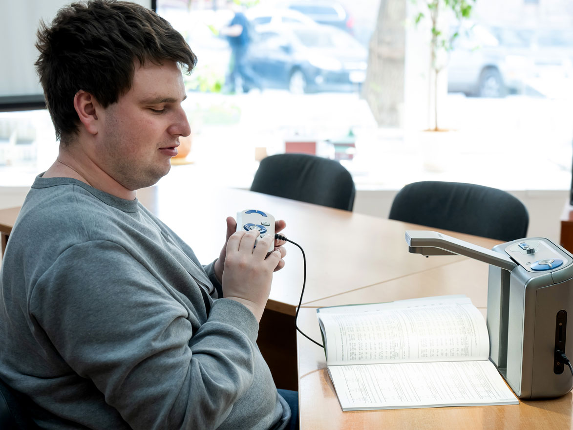 Unterstützung von blinden Erwachsenen | Claere Jung Stiftung Unterstützung von blinden Erwachsenen | Claere Jung Stiftung